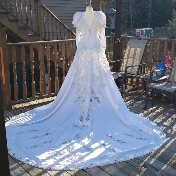 HP Read Below.Altered Size 10 Vintage Mori Lee Wedding Dress. Ready to wear. - Picture 8 of 14
